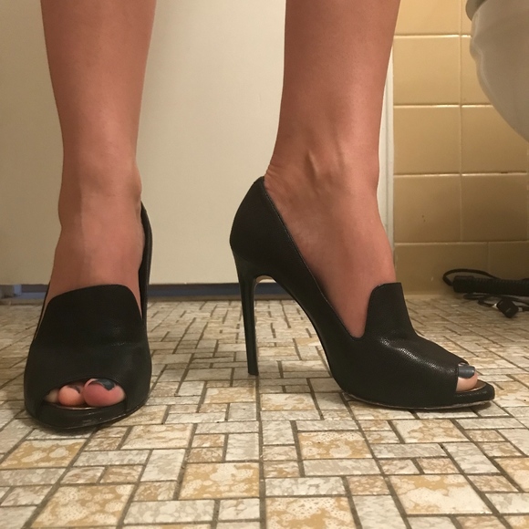 Black BCBG Peep Toe Pumps - size 7.5 - Picture 5 of 5